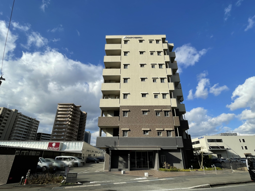 アルファステイツ新飯塚駅前Ⅱの外観|前面道路からの外観写真