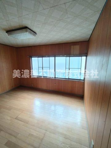 ６５７８０　岐阜市野一色中古戸建ての洋室|北洋室