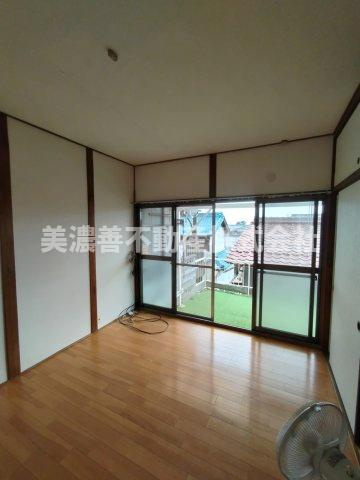 ６５７８０　岐阜市野一色中古戸建ての洋室|南洋室