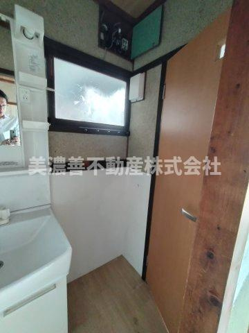 ６５７８０　岐阜市野一色中古戸建てのトイレ