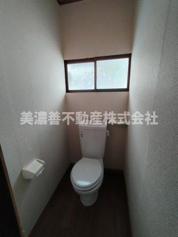 ６５７８０　岐阜市野一色中古戸建てのトイレ