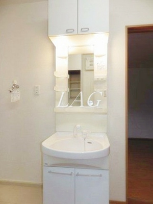 【洗面所】 | エバーハイツ大山 | 洗面台です。