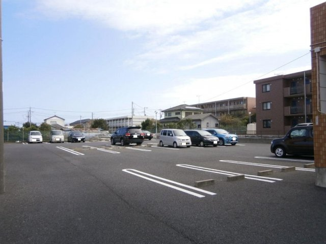 ディアレストマンションの駐車場