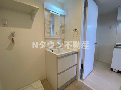 【設備】 | ハーモニーテラス長田町 | 明るい洗面所です