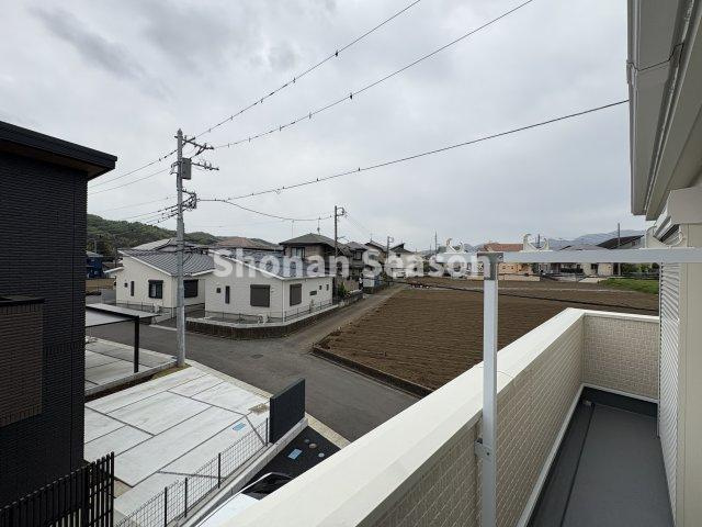 【バルコニー】 | 南向きバルコニーは、陽当たり良好で気持ち良く洗濯物が乾かせそうですね♪
