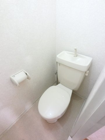 【トイレ】 | ※温水洗浄便座になります。