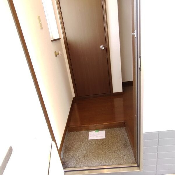 スノーホワイトBの玄関
