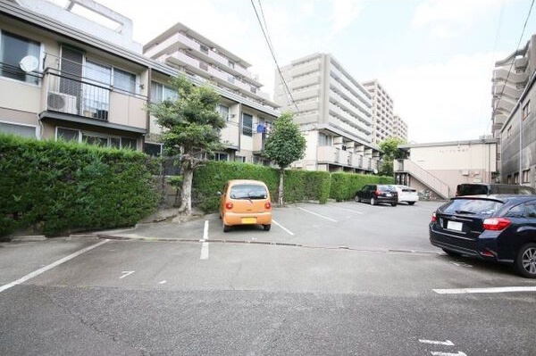 フォーブル渋谷の駐車場