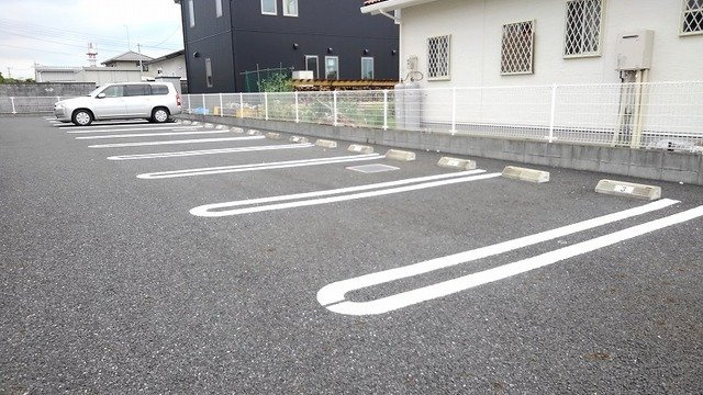 ラフレシールⅡの駐車場