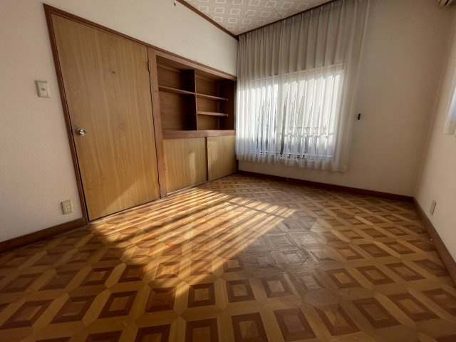 髙橋様貸家の洋室|南側洋室