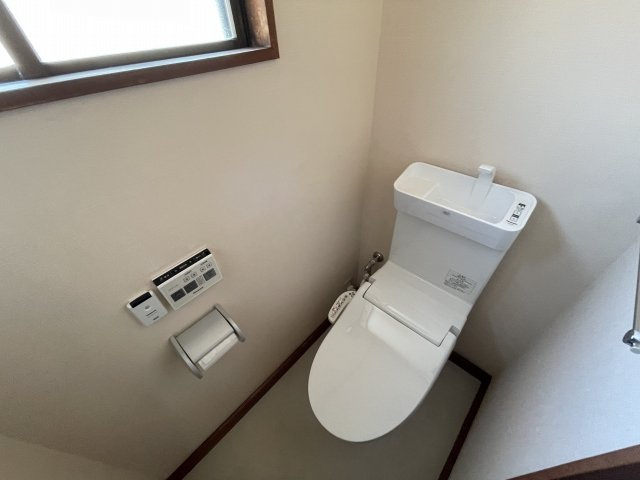 髙橋様貸家のトイレ|2Ｆトイレ