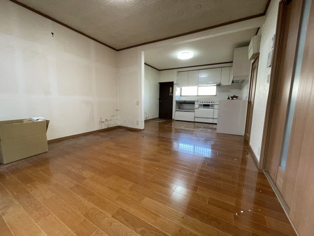 髙橋様貸家の居間・リビング|LDK