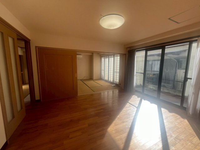 唐津市船宮町の中古マンションの居間・リビング