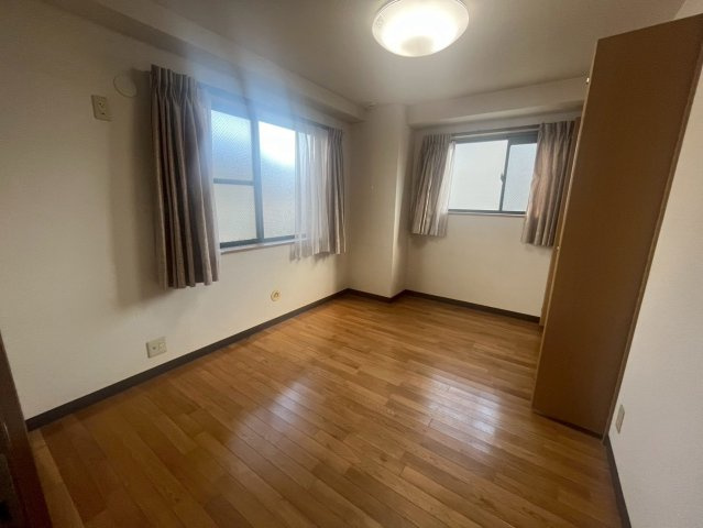 唐津市船宮町の中古マンションの洋室