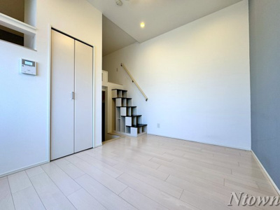 【居間・リビング】 | アイワイコート名城公園 | こちらのリビングで趣味の時間をお楽しみください