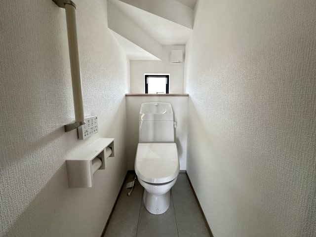 明石市大久保町高丘1丁目新築戸建A号棟のトイレ