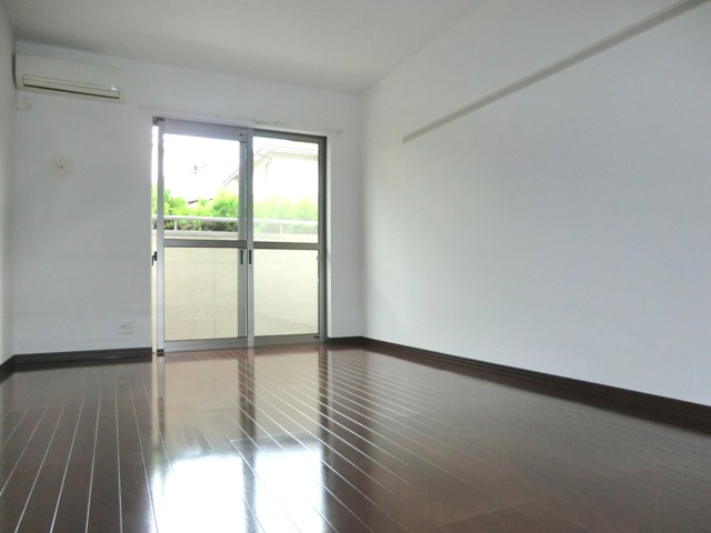 ユグランス北浦和の寝室|★居室にエアコンを設置しています。★