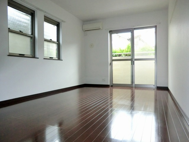 ユグランス北浦和の居間・リビング|★２階南西角部屋・２面採光の明るい居室です★