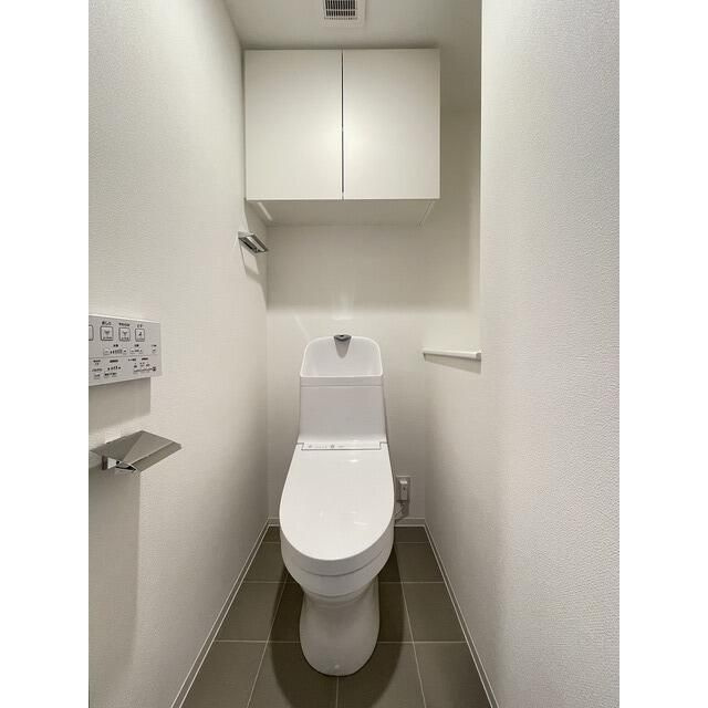 ベルファース三軒茶屋のトイレ|■温水洗浄便座■ウォールキャビネット収納付き♪