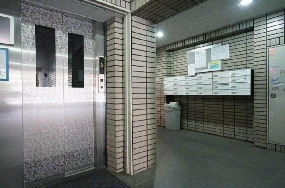 滝野川フラワーハイツのロビー