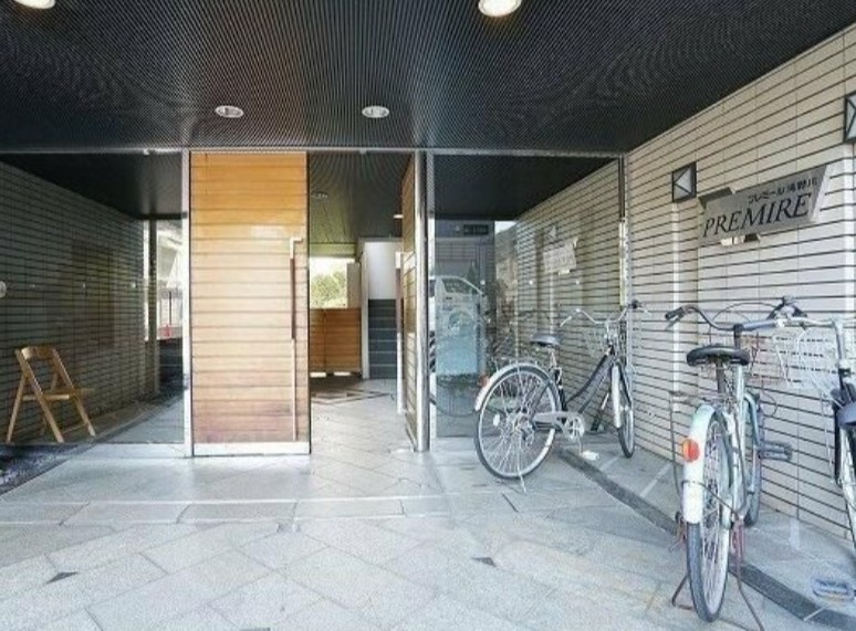 滝野川フラワーハイツのエントランス