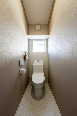 【トイレ】 | ＜FG＞深谷市上野台259フルクラシルA棟 | 1階トイレ。お客様も使われる可能性のある1階トイレ。行き過ぎないシンプルなデザインが落ち着いた空間を創り上げます。