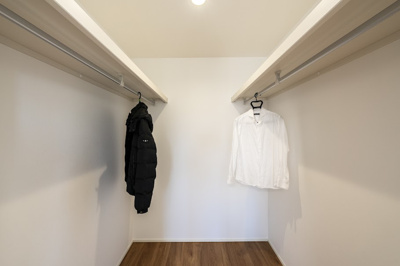 【収納】 | ＜FG＞深谷市上野台259フルクラシルA棟 | 主寝室WIC。たっぷり収納できるWICがあるので収納もラクラクできちゃいます◎