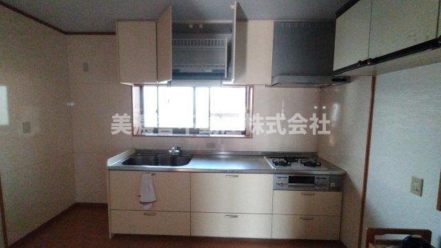 ５８５６１　本巣市曽井中島中古戸建てのキッチン