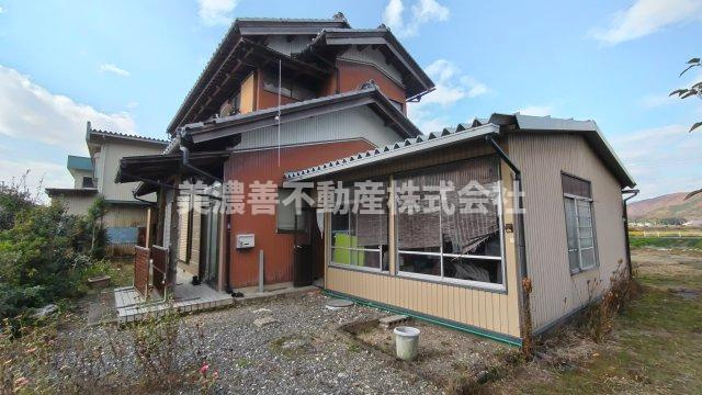 ５８５６１　本巣市曽井中島中古戸建て
