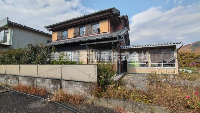 ５８５６１　本巣市曽井中島中古戸建ての外観