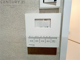 暖房機能があるため、冬場でも温かい浴室で入浴でき、乾燥機能があるため、水気を素早く取り除けます。また、換気機能があるため、湿気を素早く排出してカビや雑菌の発生を防ぐことができます。