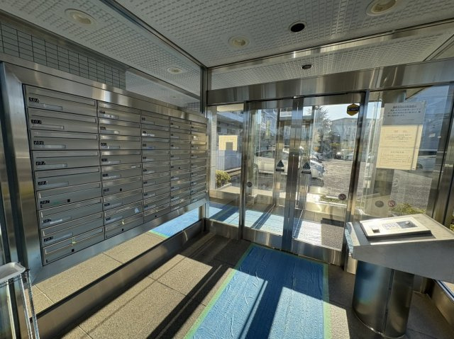 リスティーナくぬぎ山のエントランス|エントランス