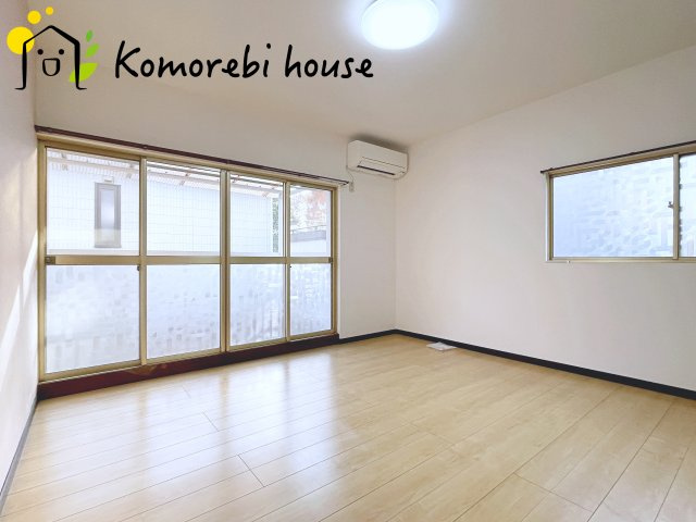 さいたま市大宮区堀の内町3丁目　中古一戸建ての寝室|寝室にはゆとりのある広さがあり、大きめのベッドも余裕をもって配置できます。
実際に内覧いただければ、サイズ感もよりイメージしやすいと思います。採寸もその場でご協力いたしますので、ぜひお確かめください。