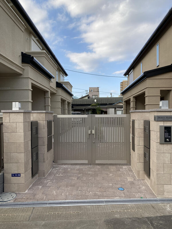デザインメゾン本町のエントランス
