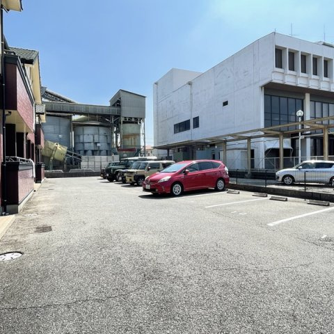 サンジュネス 1の駐車場