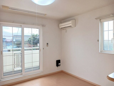 【居間・リビング】 | サンフラワー・ヒル | ゆったりとしたリビングです