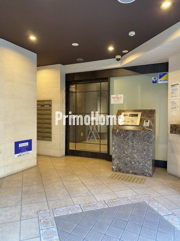 レジディア神田東のエントランス