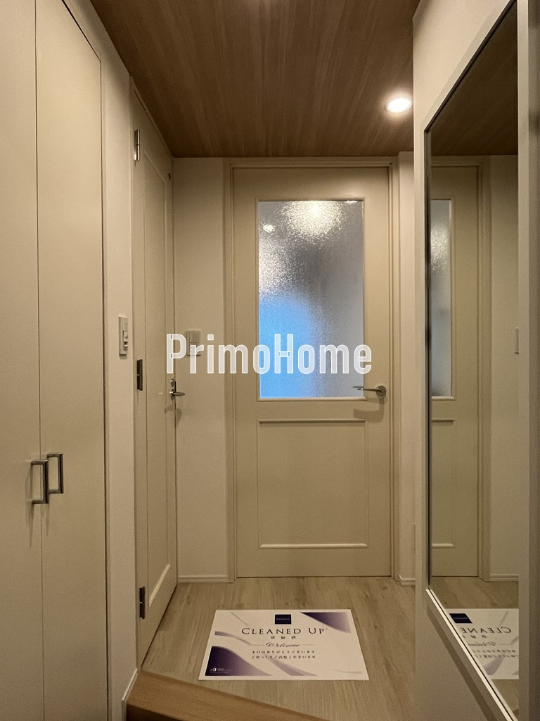 レジディア神田東の玄関