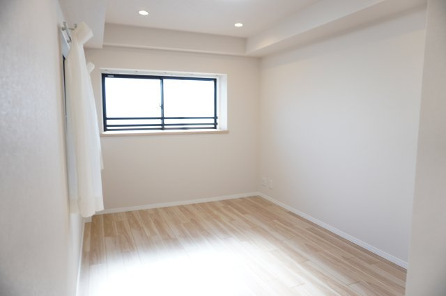 サンリット大袋の洋室|7.4帖