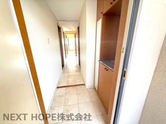 【玄関】 | ソルディオ北武庫之荘 | 玄関には大きなシューズBOXが設けられております♪ご家族のたくさんの靴もスッキリ収納できますね！