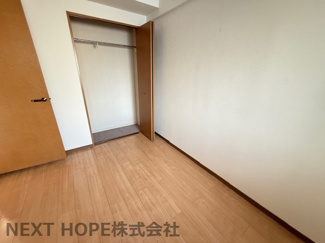 【収納】 | ソルディオ北武庫之荘 | 洋室5.1帖のクローゼットです♪たくさんのお洋服・小物が収納できるので室内を有効に使用していただけます！！ぜひ現地でご確認ください！！お気軽にネクストホープ不動産販売までお問い合わせを！！