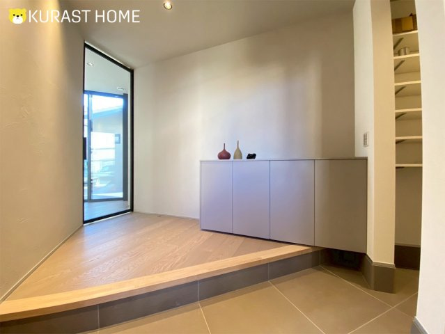 京都市西京区上桂大野町　新築戸建の玄関