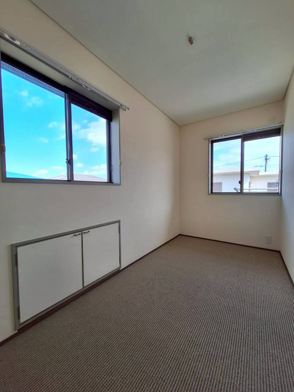 桂台西住宅の洋室