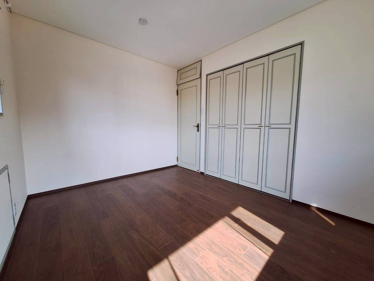 桂台西住宅の洋室