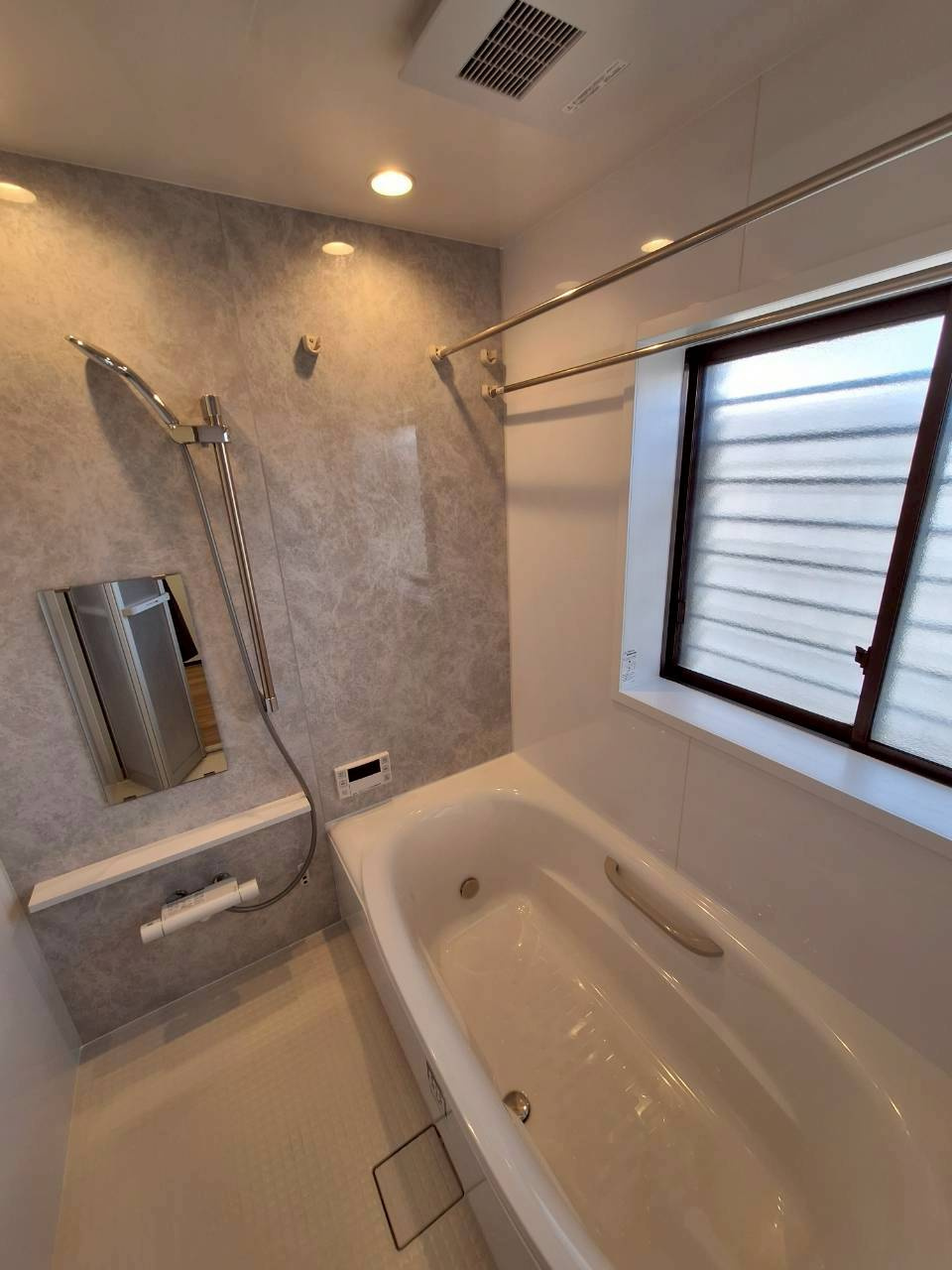 桂台西住宅の浴室