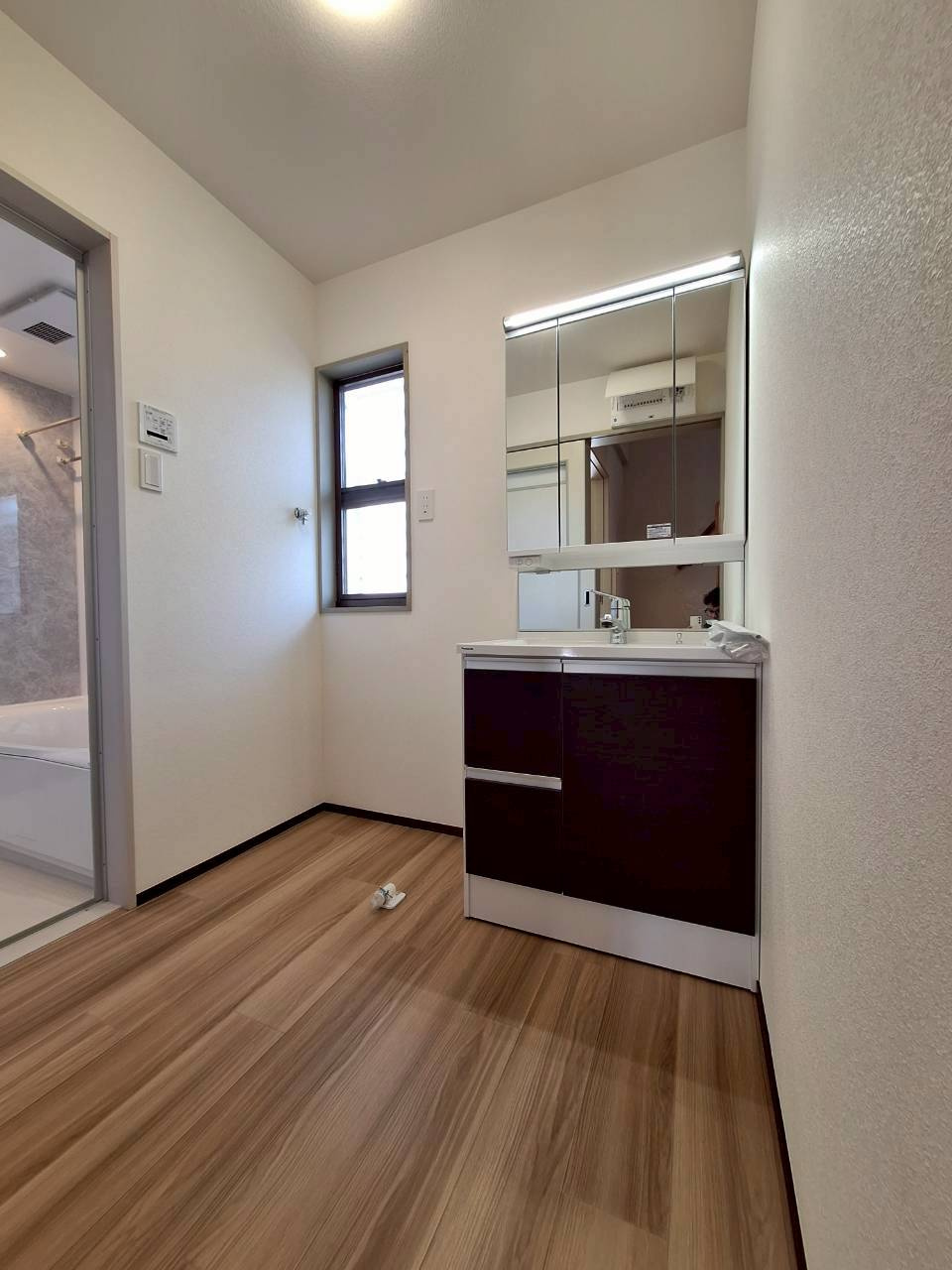 桂台西住宅の洗面所