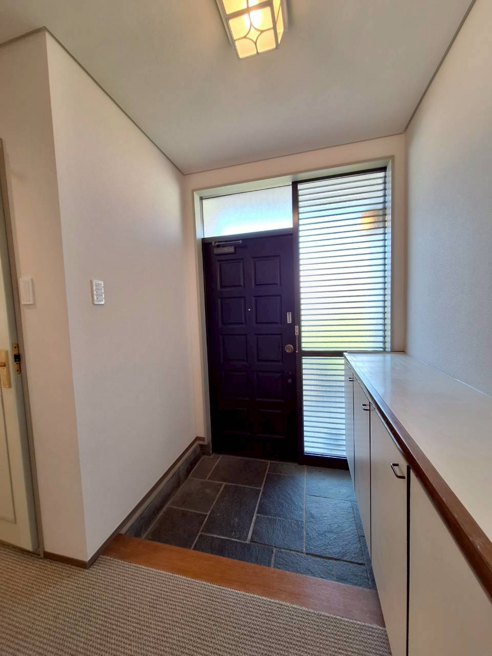 桂台西住宅の玄関