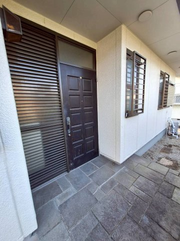 桂台西住宅のエントランス