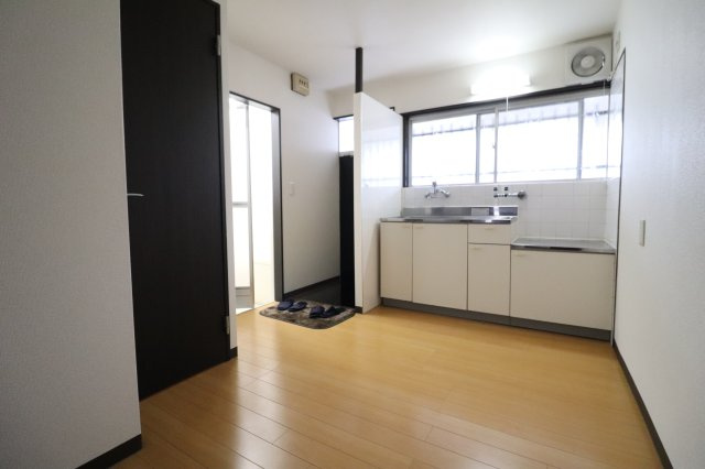 コーポ角野の居間・リビング|別部屋写真