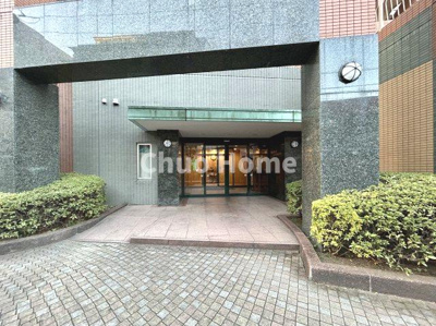 【エントランス】 | マークス亀戸 | 【エントランス】マンションのエントランスは、その物件の印象を決める、顔とも言える場所です。毎日通る場所ですからきれいなのが一番です。